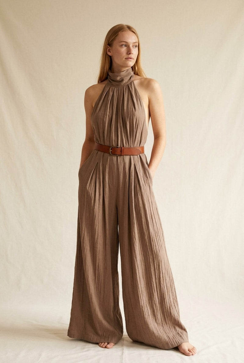 Mono Monaco beige sofisticado mujer vista frontal Riviera francesa ONVALERY